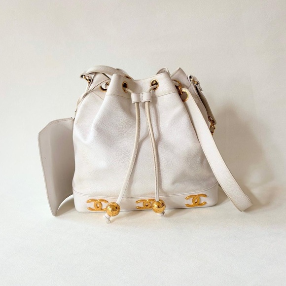 Beautiful Excellent Condition 🤍 CHANEL bucket bag, 1995 Collection 🤍 - Picture 3 of 16